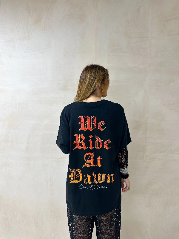 'We Ride At Dawn' Slogan Tee In Black