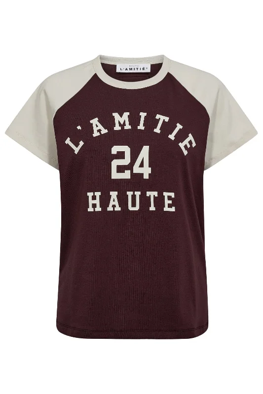 Forudbestilling - Haute L'Amitié - Neckline College Tee HL10109 - Amarone